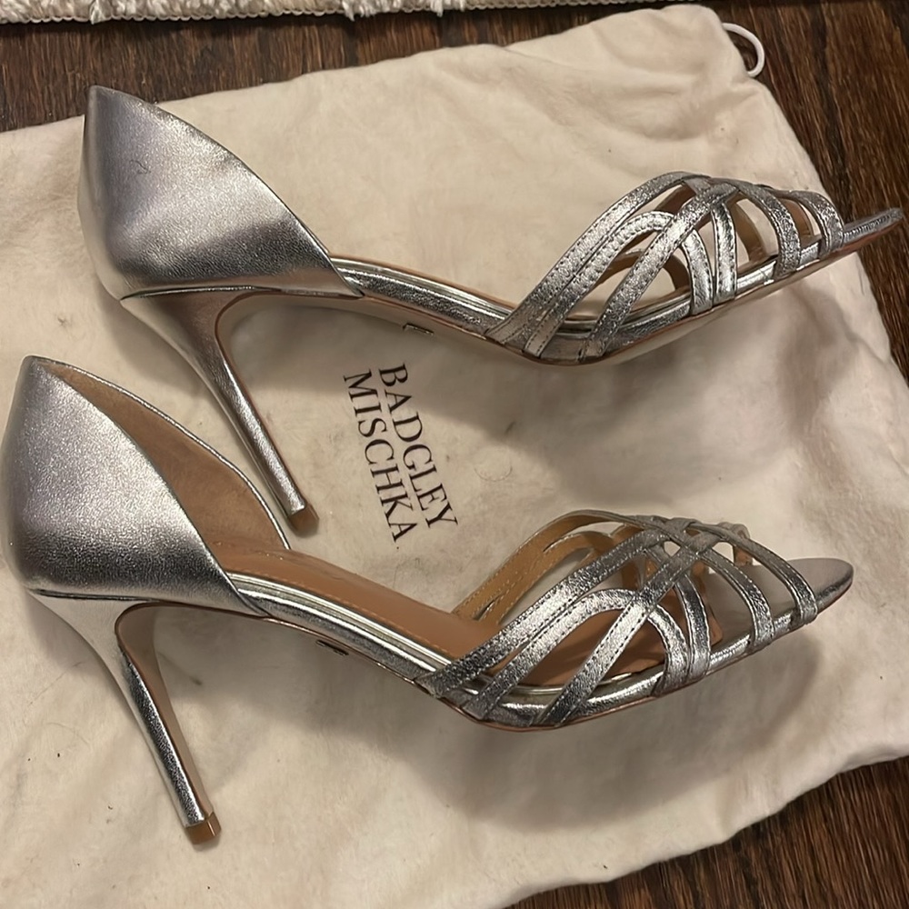 🎉SALE!!!! Badgley Mischka Silver Leather Heeled Sandals
